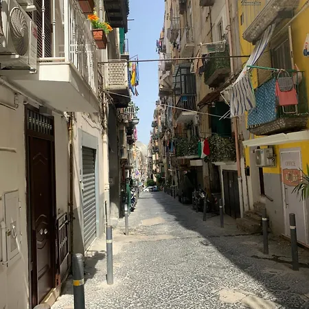 Viky House Chiaja 1 Апартаменты *